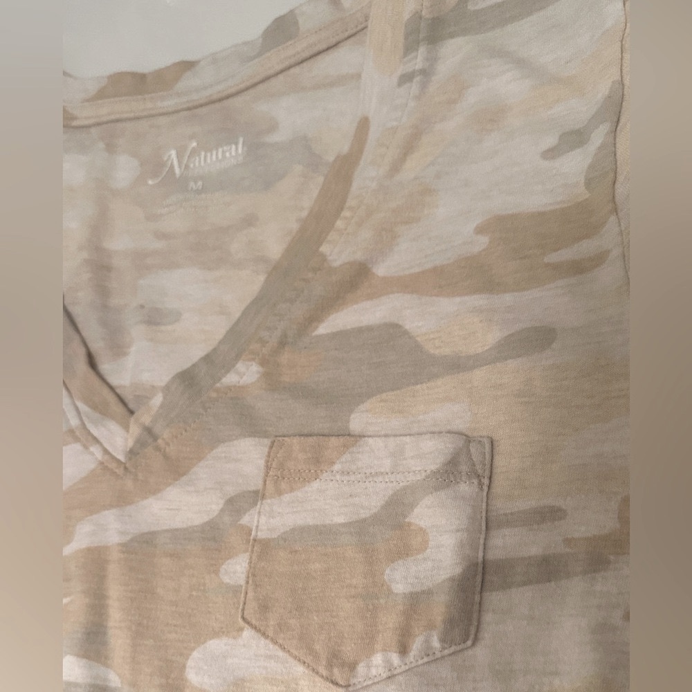 Cabela’s Natural Reflections Camo V-Neck Tee. Size M. - Picture 5 of 7